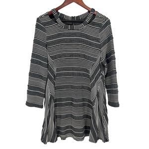 IC by Connie K Womens Size Medium Abstract Black White Blouse Shirt Top Artsy